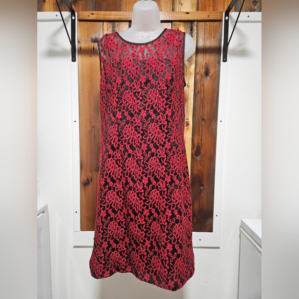 Red Backless Sheath Dress for Night Out with Sleeveless Design
